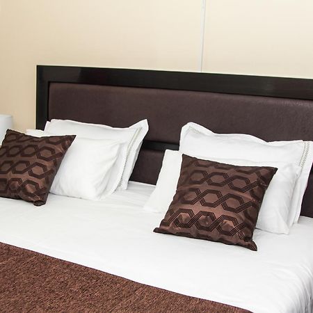 גאבורון Streets Of Gold Guest House מראה חיצוני תמונה